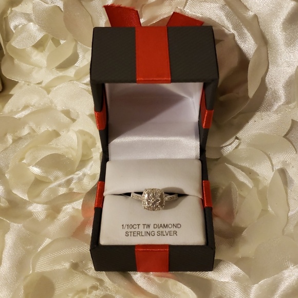 DIAMOND RING 1/10TW DIAMOND SET IN STERLING SILVER - Picture 4 of 5